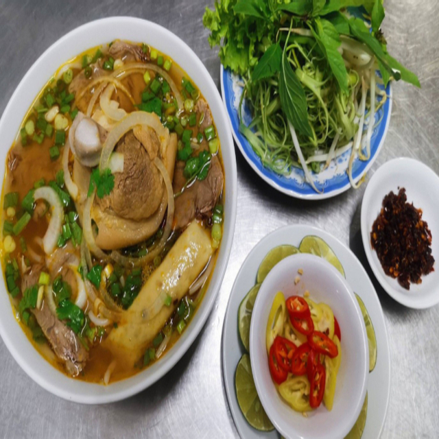 pho-bun-bo-nhu-tuyet-linh-trung