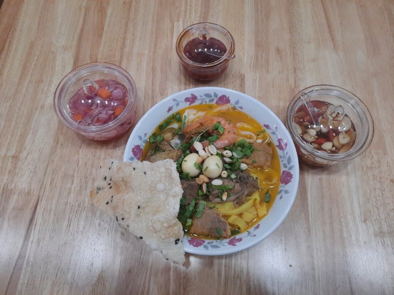 quan-co-muoi-mi-quang-banh-canh-phan-chu-trinh