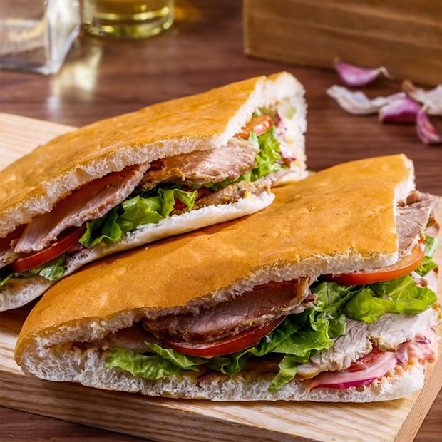 banh-mi-doner-kebab-banh-mi-binh-xuyen-inh-cong