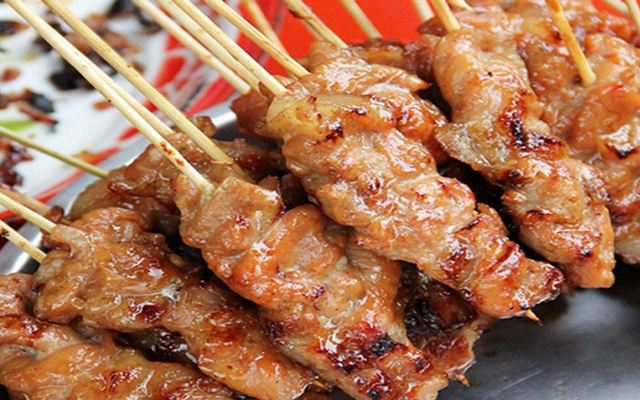 Nem-Chua-Rán-&-Thịt-Xiên-Nướng-Duy-Khánh---Hoa-Bằng