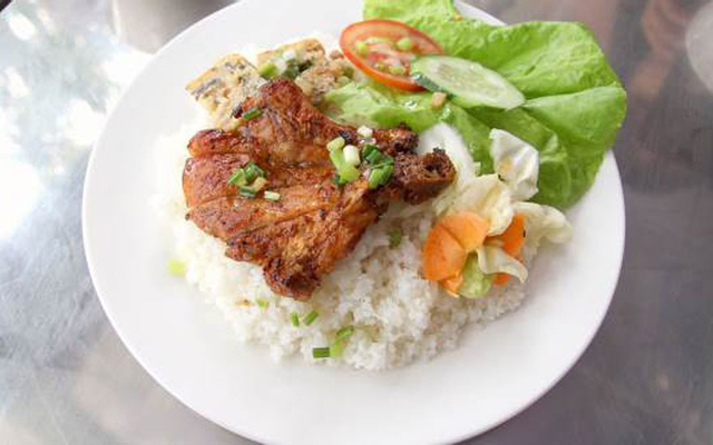 hoang-dung-com-binh-dan-ngo-quyen