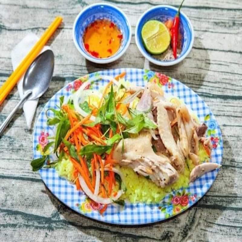 com-ga-hoi-an-uc-vy-duong-quang-ong