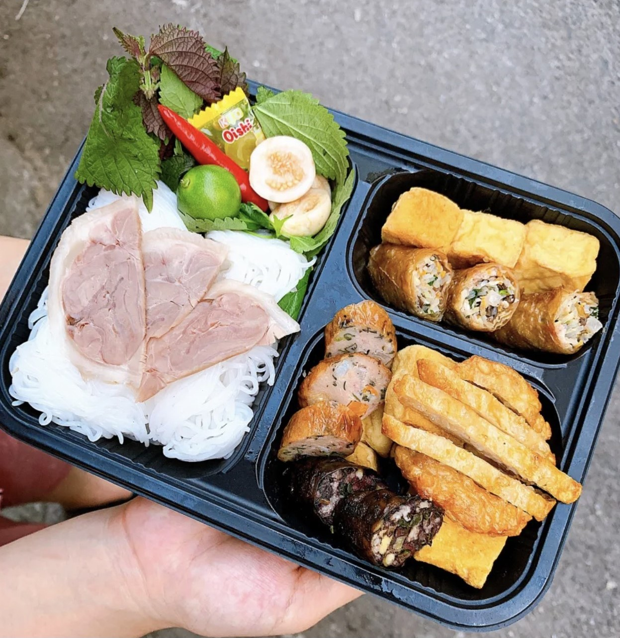 bun-au-bun-cha-ba-ien-tran-duy-hung