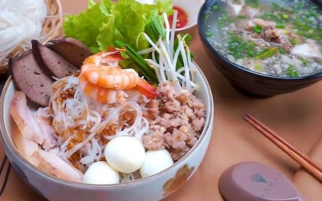 banh-canh-cua-chi-hang-nguyen-lo-trach