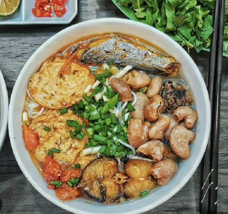 bun-ca-tue-nhi-minh-khai