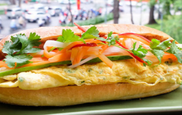 a-ngon-banh-mi-truyen-thong-mi-tron-indomie-hong-mai