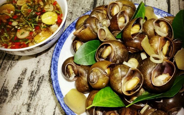Quán-Ốc-Chân-Cánh-Gà-Nướng-Hoàng-Cương---Cầu-Vồng