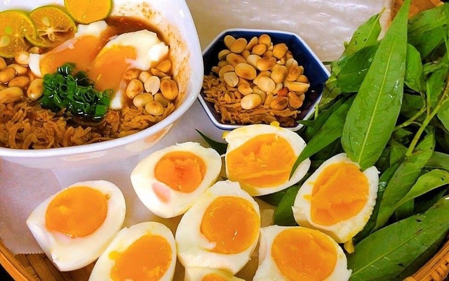 banh-trang-tron-trung-long-ao-tra-sua-ky-ong