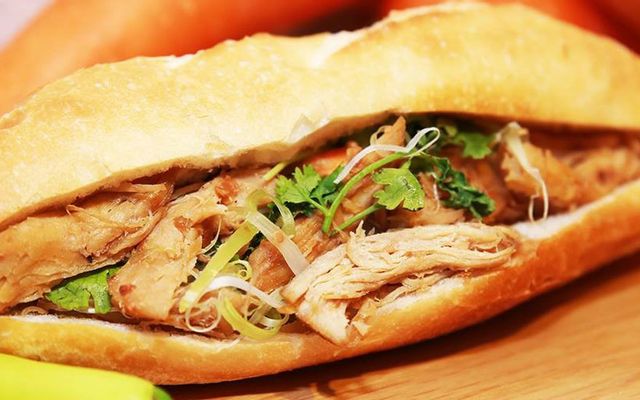 banh-mi-phu-loc-le-thi-hong