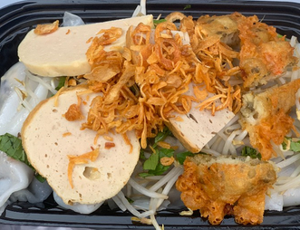 hai-co-beo-banh-cuon-my-xao-ien-bien-phu