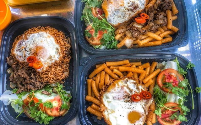 anh-tuyet-com-bo-luc-lac-mi-xao-bo-duong-thi-muoi