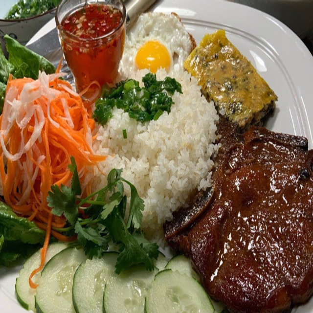 cay-man-com-tam-bun-thit-nuong-cho-lon