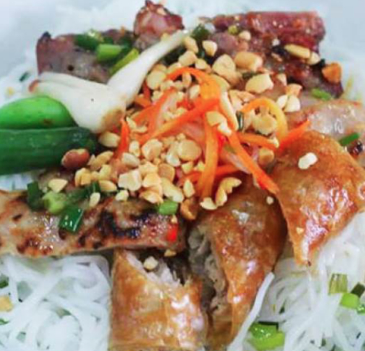 Cô-Huệ---Bún-Nem-Nướng-Phú-Yên---Đường-Số-5