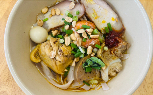 mi-quang-minh-tam-hoa-ao