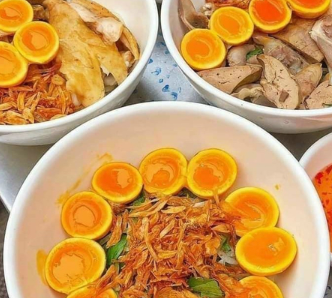 chot-nho-banh-uot-long-ga-a-lat-chung-cu-khang-gia