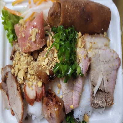 nheo-bi-banh-hoi-com-ga-le-quy-on