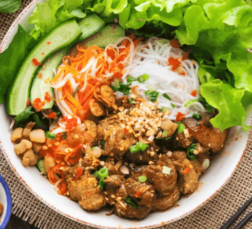 co-hue-com-bun-thit-nuong-nguyen-thi-minh-khai