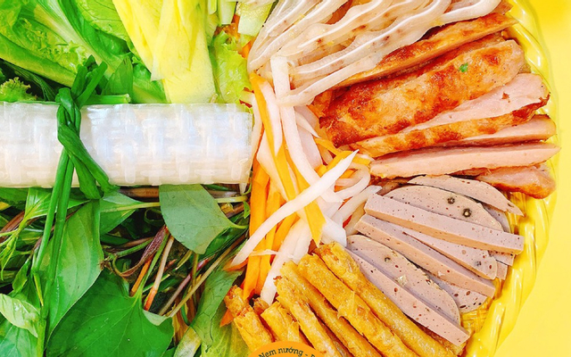 nem-nuong-hung-lien-le-van-luong