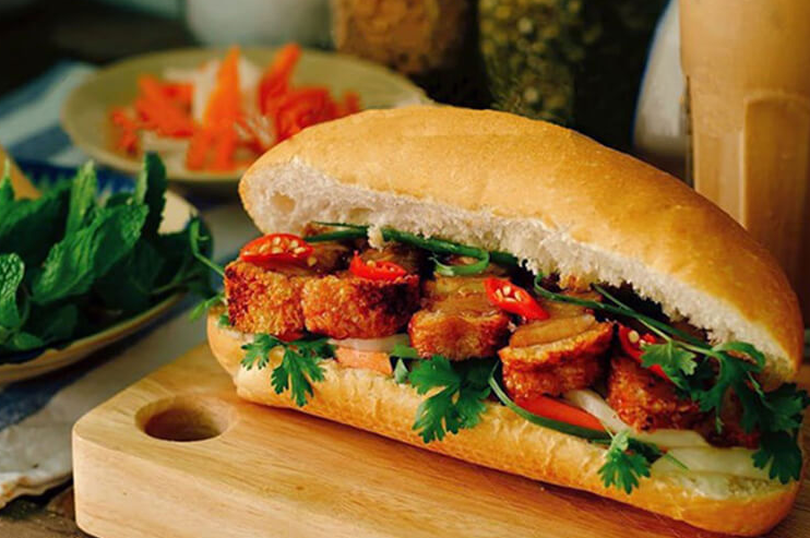 banh-mi-heo-quay-tuyen-ky-lac-long-quan