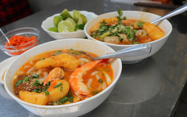 thao-tran-hu-tieu-nam-vang-banh-canh-cua-song-hanh