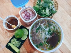 quan-cay-chanh-bun-bo-gio-heo-trung-tu