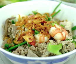 chi-thuyen-hu-tieu-banh-canh-huynh-van-banh