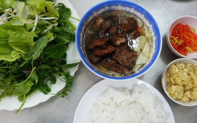 hoang-yen-bun-cha-nem-cua-be-ly-thai-to