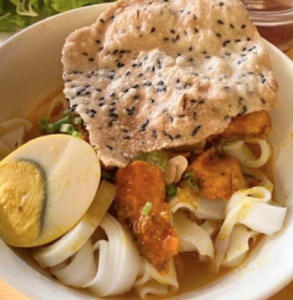 chi-hoa-mi-quang-bun-thit-nuong-lac-long-quan