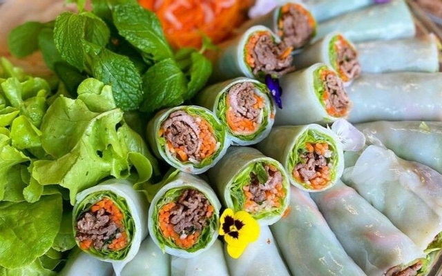 pho-cuon-ban-mai-ao-sen