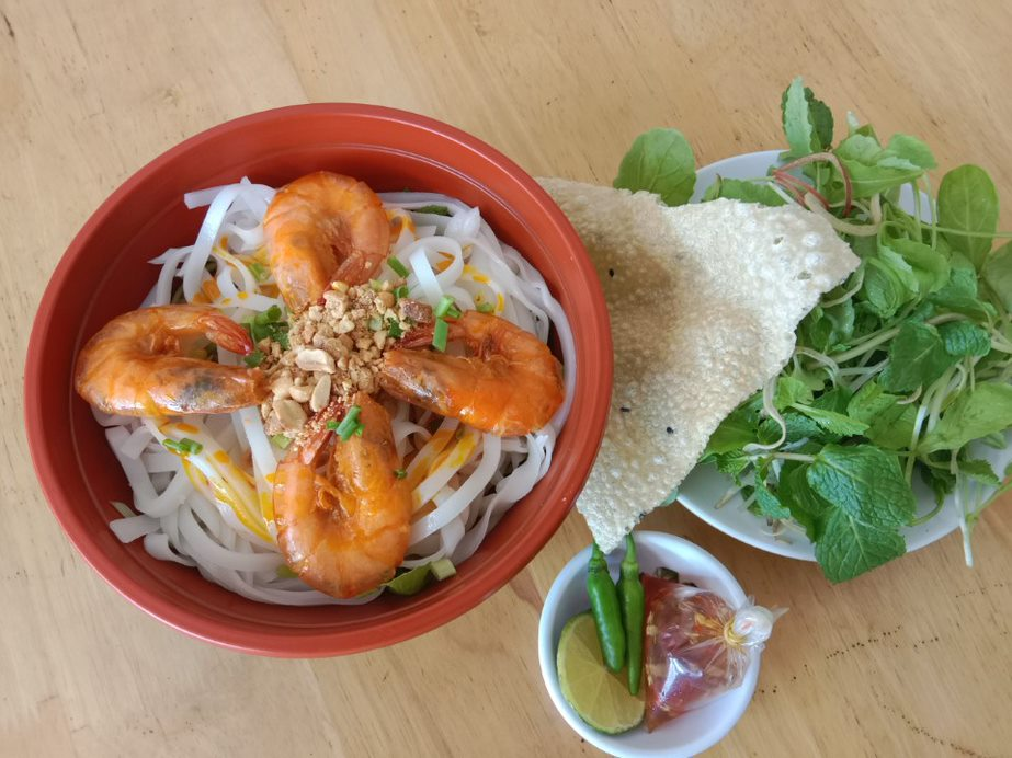 mi-quang-banh-beo-chen-nhu-y-to-ngoc-van