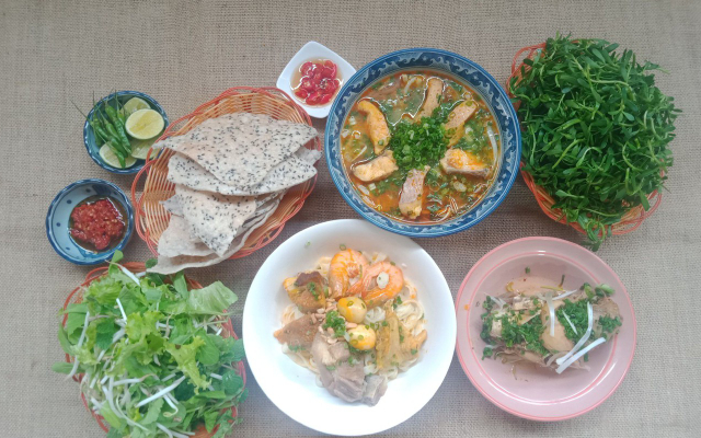 at-quang-mi-quang-banh-canh-pham-van-ong