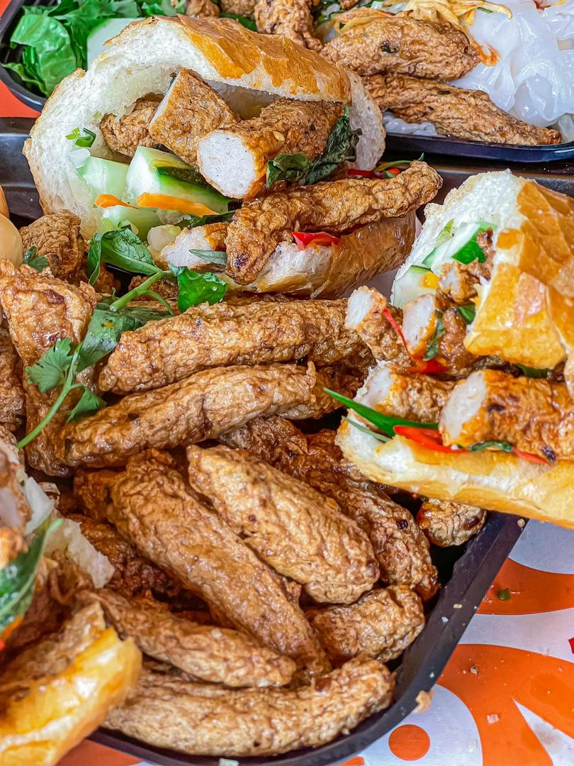 banh-mi-cha-ca-xiu-mai