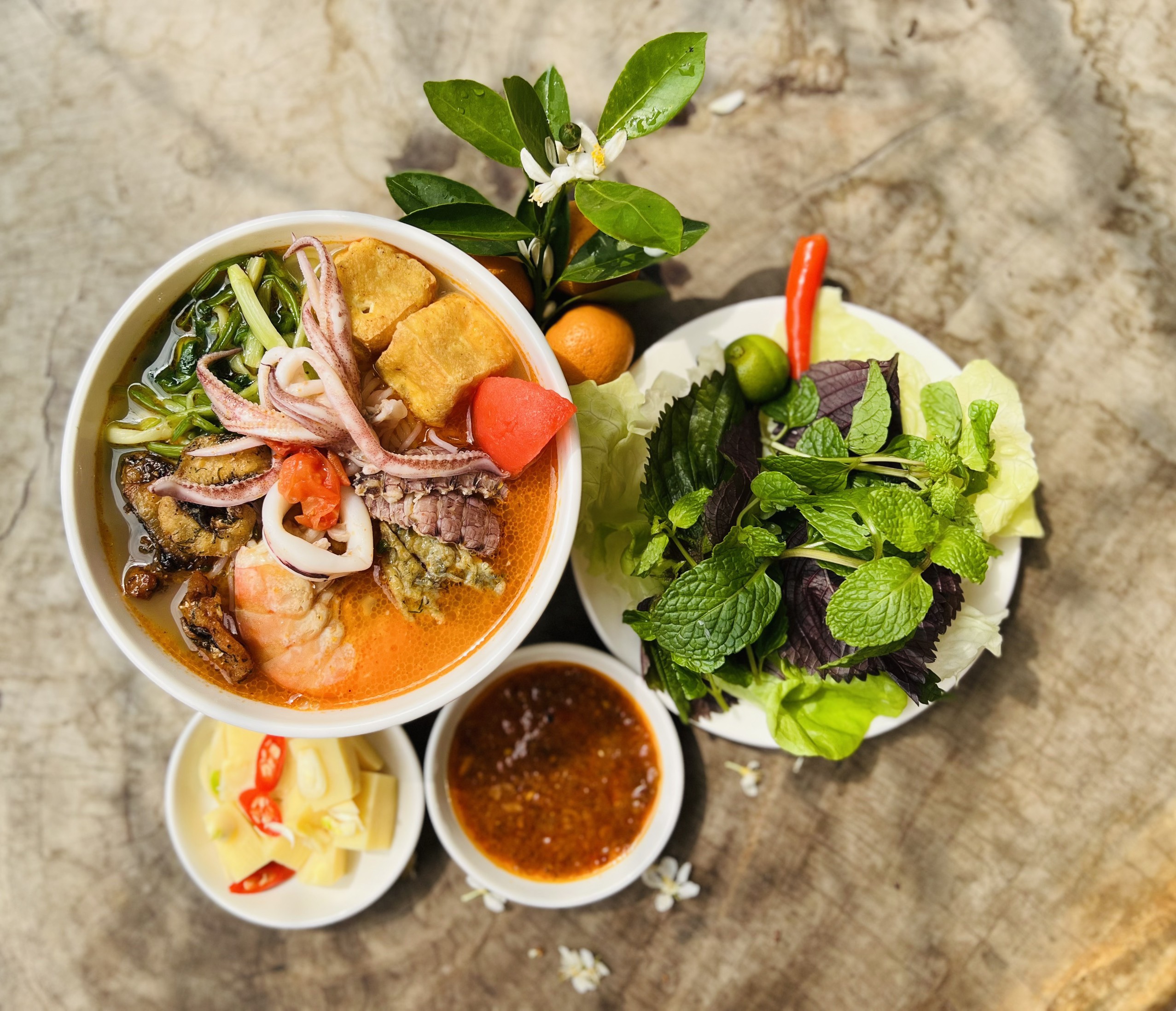 Bếp-O-Tằm---Bún-Cá-&-Bún-Hải-Sản-Nem---Khuất-Duy-Tiến