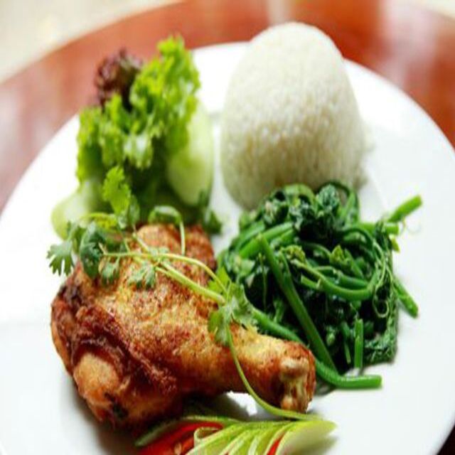 hien-long-com-tam-com-trua-nguyen-thi-thap