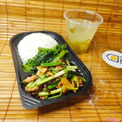 com-ga-xao-nam-huong