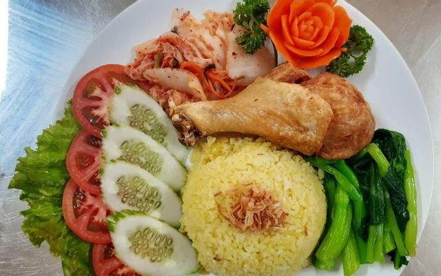 tap-ga-com-ngon-van-phong-ao-sen