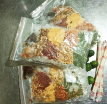 banh-trang-tu-tron-thap-cam-tui-hut-chan-khong