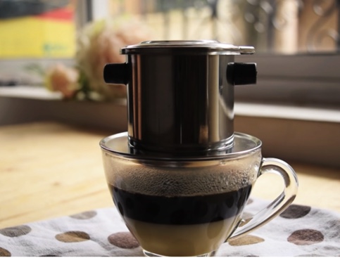 ca-phe-hang-can-tin-vui-ve-au-co