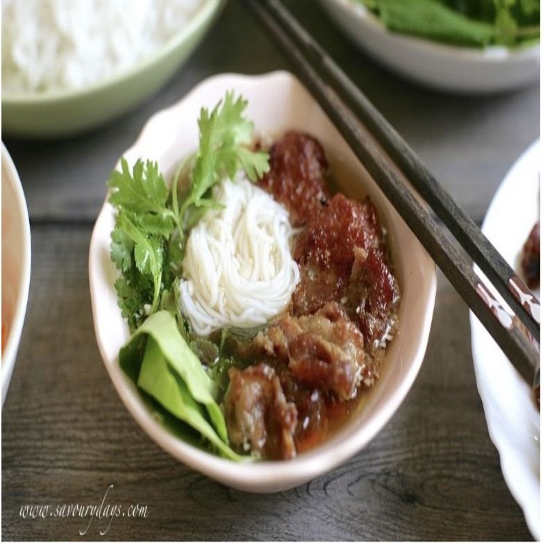 my-dung-bun-cha-bun-au-mam-tom-to-hieu