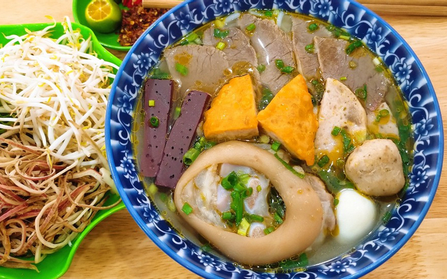 bun-bo-hue-ninh-hong-trieu-khuc