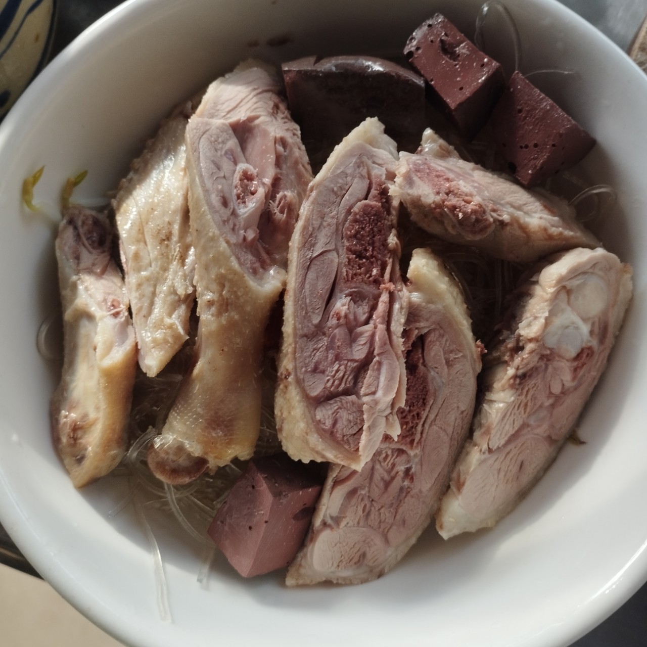 bun-mang-vit-mi-nuong-le-van-chi