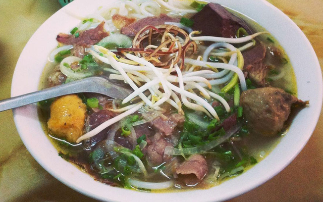 Cô-Quyên---Bún-Bò-Huế-&-Bánh-Canh---Đường-Số-17A
