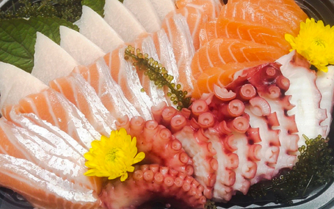 Hình ảnh Salmon Sushi - Đường Số 17