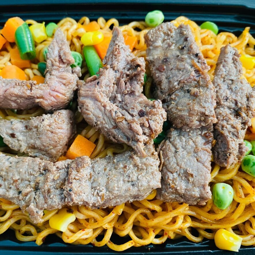 Mì Trộn Bò Xào – Bò Mềm Ngon, Thấm Đẫm Sốt!