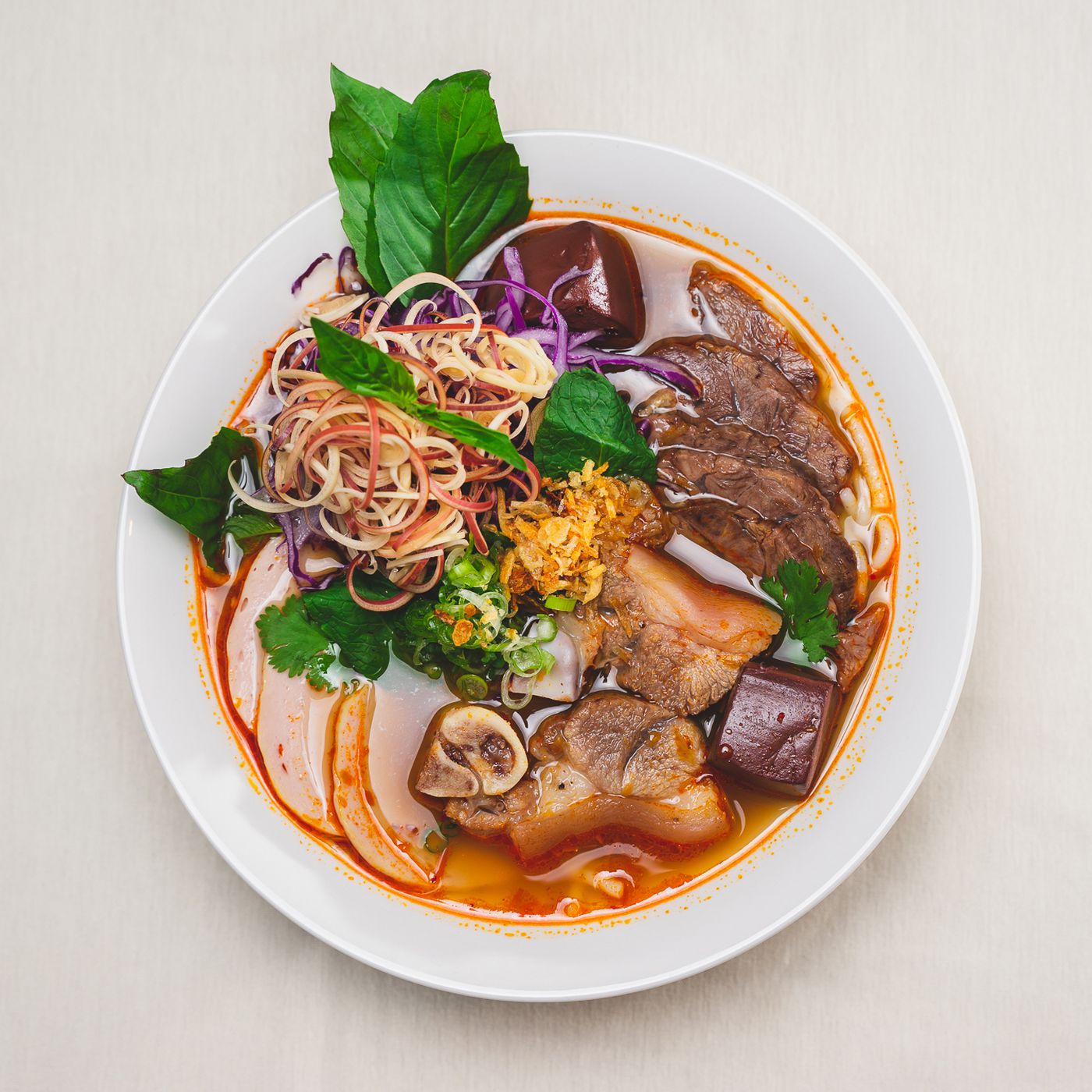 bun-bo-hue-hoang-long-ong-me