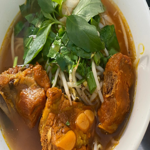 quan-182-hu-tieu-mi-mi-suon-ba-hom