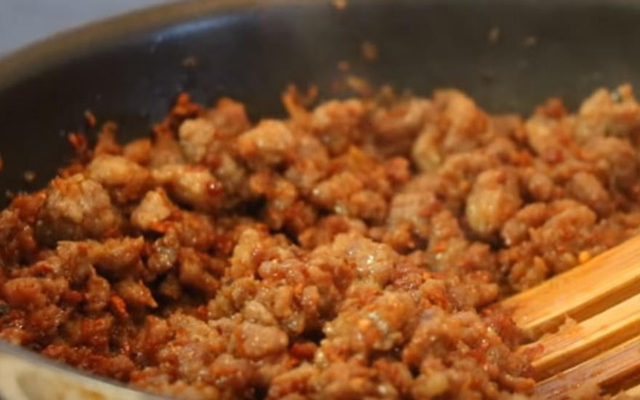 bep-ba-ngoai-o-an-chin-ngo-cau-go