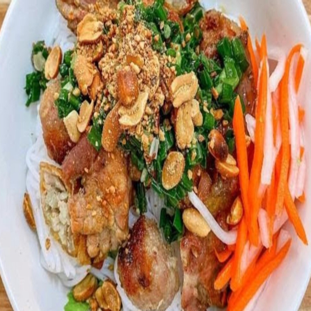 com-tam-bun-thit-nuong-hoang-nam-hoa-sua