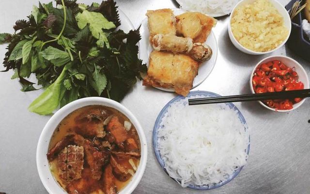 Hương-Liên---Bún-Chả-Obama-&-Nem-Cua-Bể---Lê-Văn-Hưu