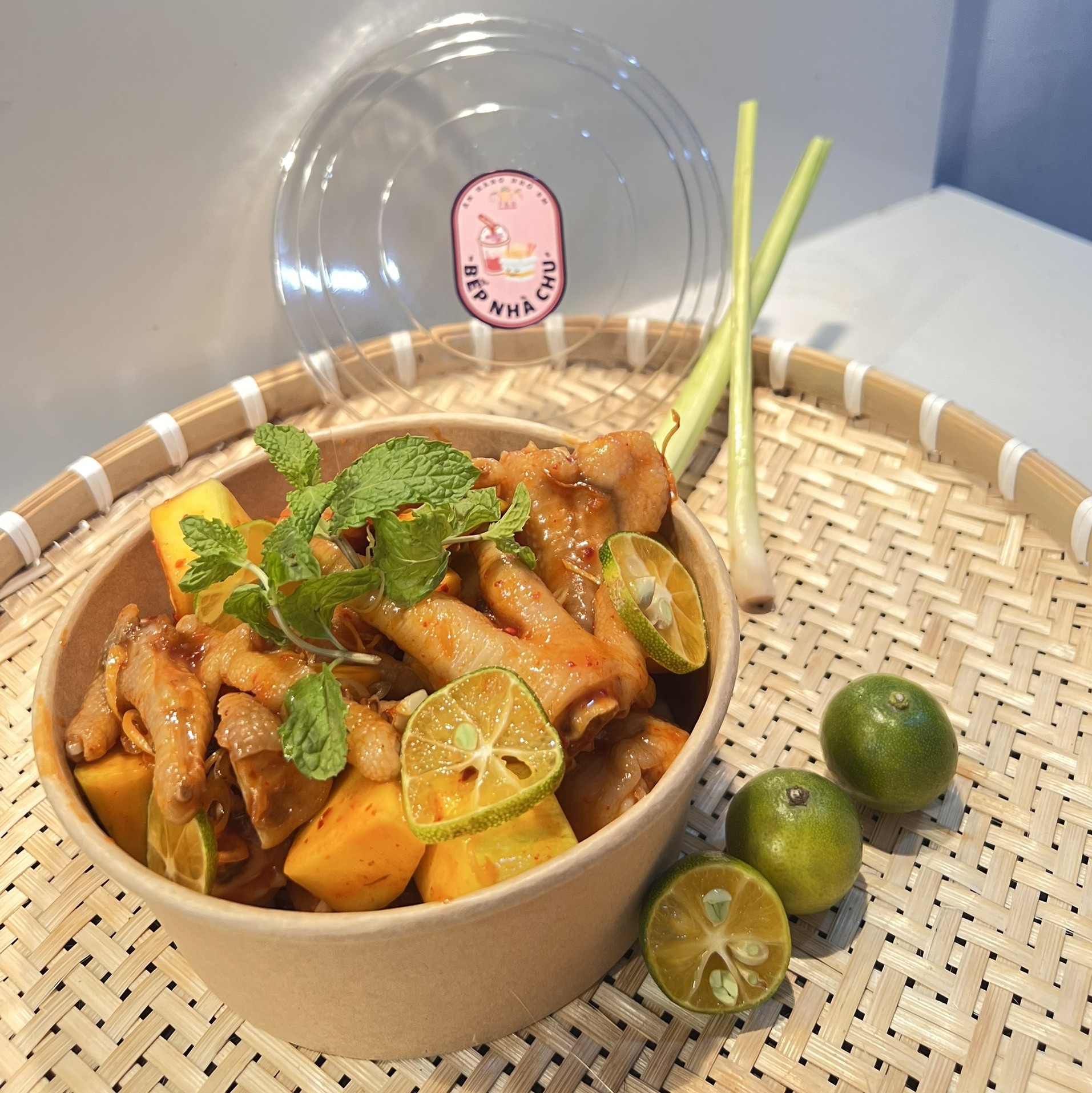 bep-nha-chu-chan-ga-sot-thai-nguyen-duy-trinh